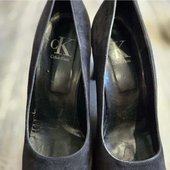 🐢 Calvin Klein Size 11 Suede pumps. Size 11 Classic! - Picture 2 of 10